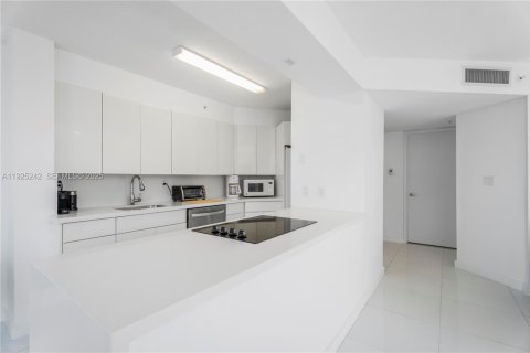 Condominio en venta en Miami Beach, Florida, 2 dormitorios, 99.41 m2 № 1983856 - foto 3