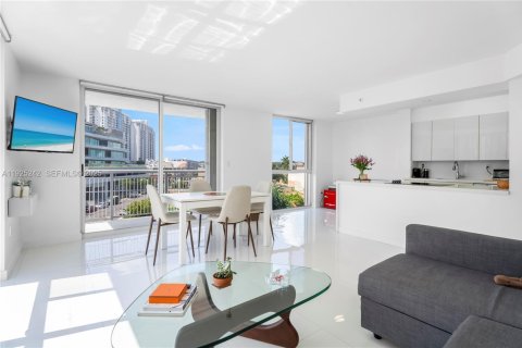 Condominio en venta en Miami Beach, Florida, 2 dormitorios, 99.41 m2 № 1983856 - foto 4