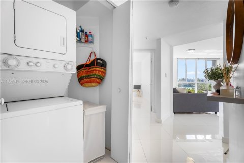 Condominio en venta en Miami Beach, Florida, 2 dormitorios, 99.41 m2 № 1983856 - foto 16