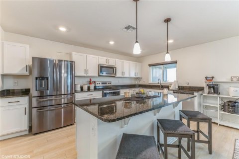 Casa en alquiler en Winter Haven, Florida, 4 dormitorios, 226.68 m2 № 1812696 - foto 16