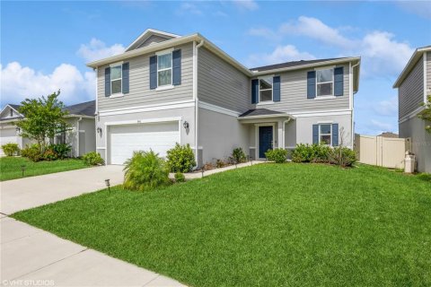 Casa en alquiler en Winter Haven, Florida, 4 dormitorios, 226.68 m2 № 1812696 - foto 1