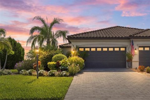 House in LORRAINE LAKES in Bradenton, Florida 3 bedrooms, 131.36 sq.m. № 2302497