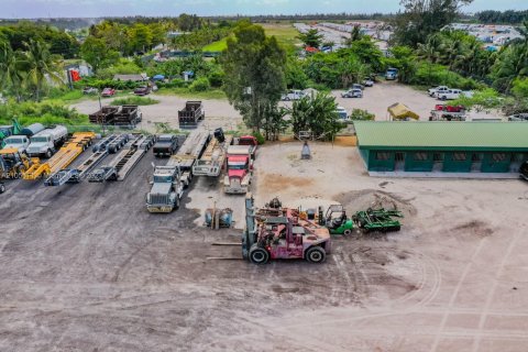 Купить коммерческую недвижимость в Майами, Флорида № 1962905 - фото 12