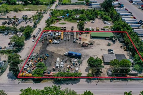 Купить коммерческую недвижимость в Майами, Флорида № 1962905 - фото 26