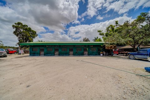 Купить коммерческую недвижимость в Майами, Флорида № 1962905 - фото 14