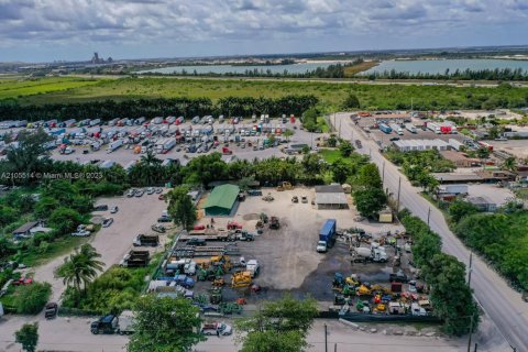 Купить коммерческую недвижимость в Майами, Флорида № 1962905 - фото 10