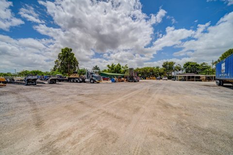 Купить коммерческую недвижимость в Майами, Флорида № 1962905 - фото 20