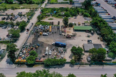 Купить коммерческую недвижимость в Майами, Флорида № 1962905 - фото 5