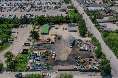 Купить коммерческую недвижимость в Майами, Флорида № 1962905 - фото 27