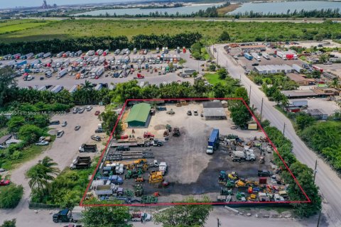 Купить коммерческую недвижимость в Майами, Флорида № 1962905 - фото 23