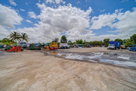 Купить коммерческую недвижимость в Майами, Флорида № 1962905 - фото 18