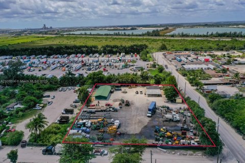 Купить коммерческую недвижимость в Майами, Флорида № 1962905 - фото 22