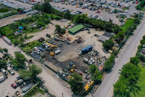 Купить коммерческую недвижимость в Майами, Флорида № 1962905 - фото 4