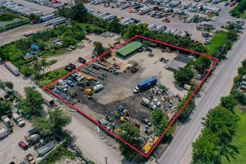 Купить коммерческую недвижимость в Майами, Флорида № 1962905 - фото 30