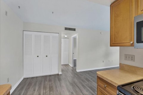 Condo in Sarasota, Florida, 1 bedroom № 2230807 - photo 15
