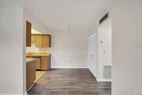 Condo in Sarasota, Florida, 1 bedroom № 2230807 - photo 9