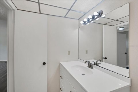 Condo in Sarasota, Florida, 1 bedroom № 2230807 - photo 23