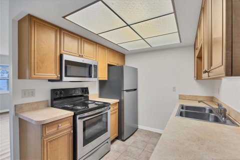 Condo in Sarasota, Florida, 1 bedroom № 2230807 - photo 12