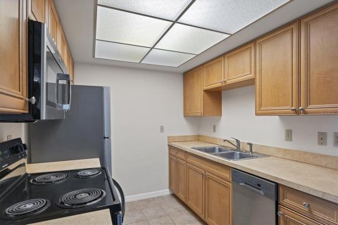 Condo in Sarasota, Florida, 1 bedroom № 2230807 - photo 13