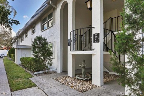 Condo in Sarasota, Florida, 1 bedroom № 2230807 - photo 2