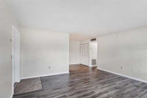 Condo in Sarasota, Florida, 1 bedroom № 2230807 - photo 8