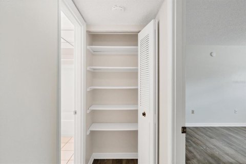 Condo in Sarasota, Florida, 1 bedroom № 2230807 - photo 24