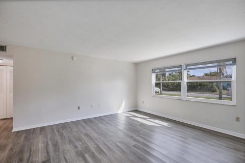 Condo in Sarasota, Florida, 1 bedroom № 2230807 - photo 5