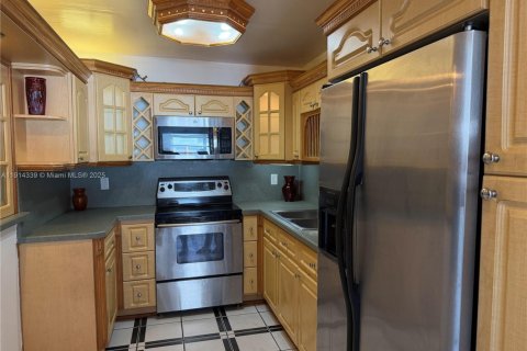 Apartment in Hialeah, Florida 2 bedrooms, 79.15 sq.m. № 1969947 - photo 3