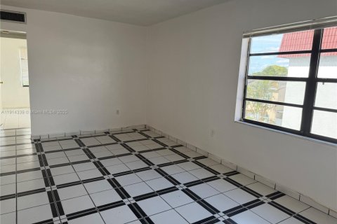 Apartment in Hialeah, Florida 2 bedrooms, 79.15 sq.m. № 1969947 - photo 4