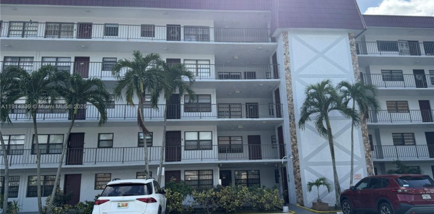 Apartment in Hialeah, Florida 2 bedrooms, 79.15 sq.m. № 1969947