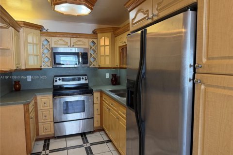 Apartment in Hialeah, Florida 2 bedrooms, 79.15 sq.m. № 1969947 - photo 2