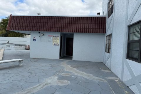 Apartment in Hialeah, Florida 2 bedrooms, 79.15 sq.m. № 1969947 - photo 12