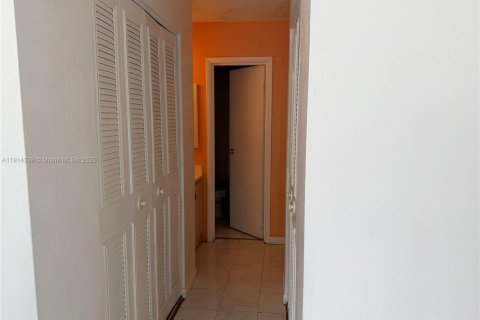Apartment in Hialeah, Florida 2 bedrooms, 79.15 sq.m. № 1969947 - photo 7