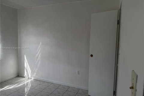 Apartment in Hialeah, Florida 2 bedrooms, 79.15 sq.m. № 1969947 - photo 5