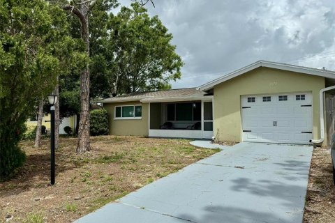 House in Clearwater, Florida 2 bedrooms, 114.46 sq.m. № 1807190 - photo 1