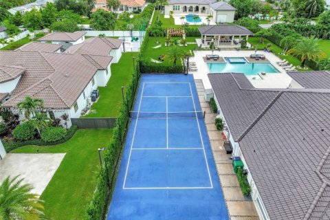 Купить виллу или дом в Майами, Флорида 5 спален, 343.92м2, № 2080104 - фото 11