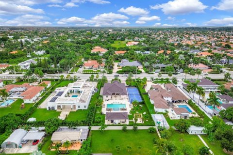 Купить виллу или дом в Майами, Флорида 5 спален, 343.92м2, № 2080104 - фото 7