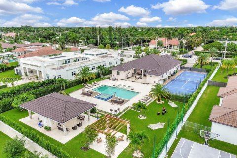 Купить виллу или дом в Майами, Флорида 5 спален, 343.92м2, № 2080104 - фото 12
