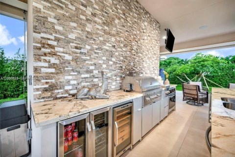 Купить виллу или дом в Майами, Флорида 5 спален, 343.92м2, № 2080104 - фото 27