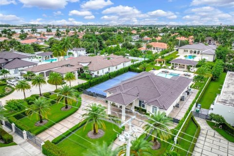 Купить виллу или дом в Майами, Флорида 5 спален, 343.92м2, № 2080104 - фото 10