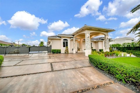 Купить виллу или дом в Майами, Флорида 5 спален, 343.92м2, № 2080104 - фото 19
