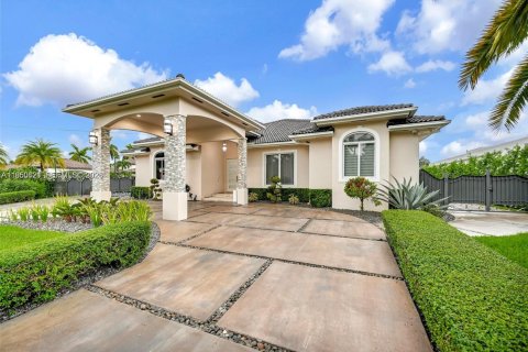Купить виллу или дом в Майами, Флорида 5 спален, 343.92м2, № 2080104 - фото 17