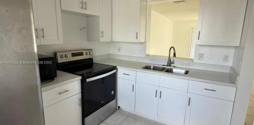 Condo in Miramar, Florida, 2 bedrooms № 1877904