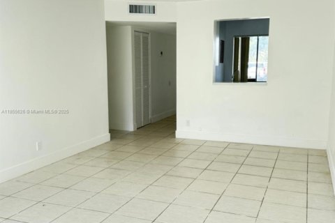 Condo in Miramar, Florida, 2 bedrooms  № 1877904 - photo 7