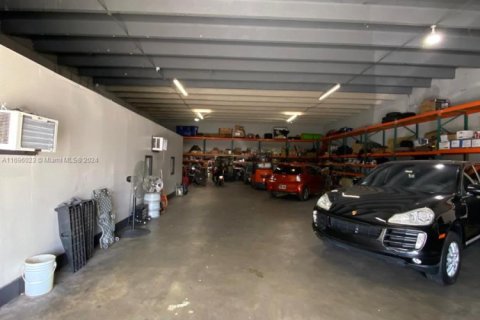 Commercial property in Miami, Florida № 1764677 - photo 7