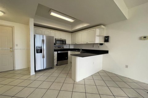 Copropriété à louer à Miami, Floride: 2 chambres, 85.19 m2 № 1942057 - photo 2