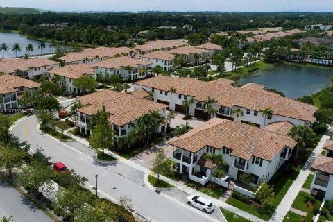 Touwnhouse à vendre à Coconut Creek, Floride: 3 chambres, 164.25 m2 № 1921899 - photo 1