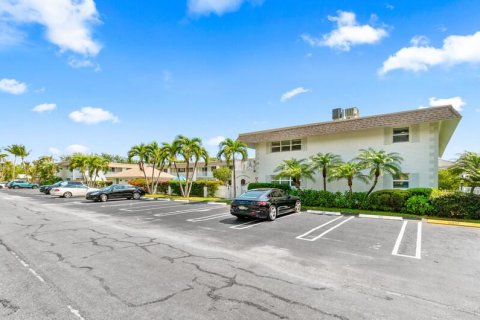 Propiedad comercial en alquiler en Delray Beach, Florida, 1 dormitorio, 57.13 m2 № 1120157 - foto 1