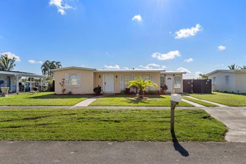 Villa ou maison à vendre à Port St. Lucie, Floride: 3 chambres, 109.16 m2 № 2187969 - photo 3