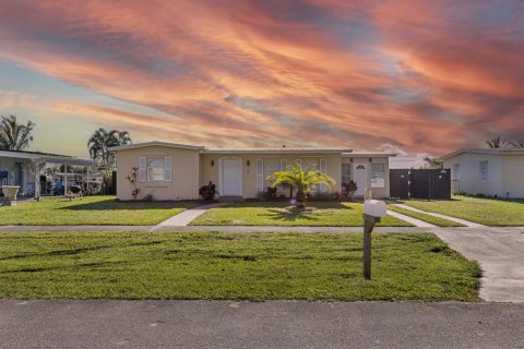 Villa ou maison à vendre à Port St. Lucie, Floride: 3 chambres, 109.16 m2 № 2187969 - photo 2